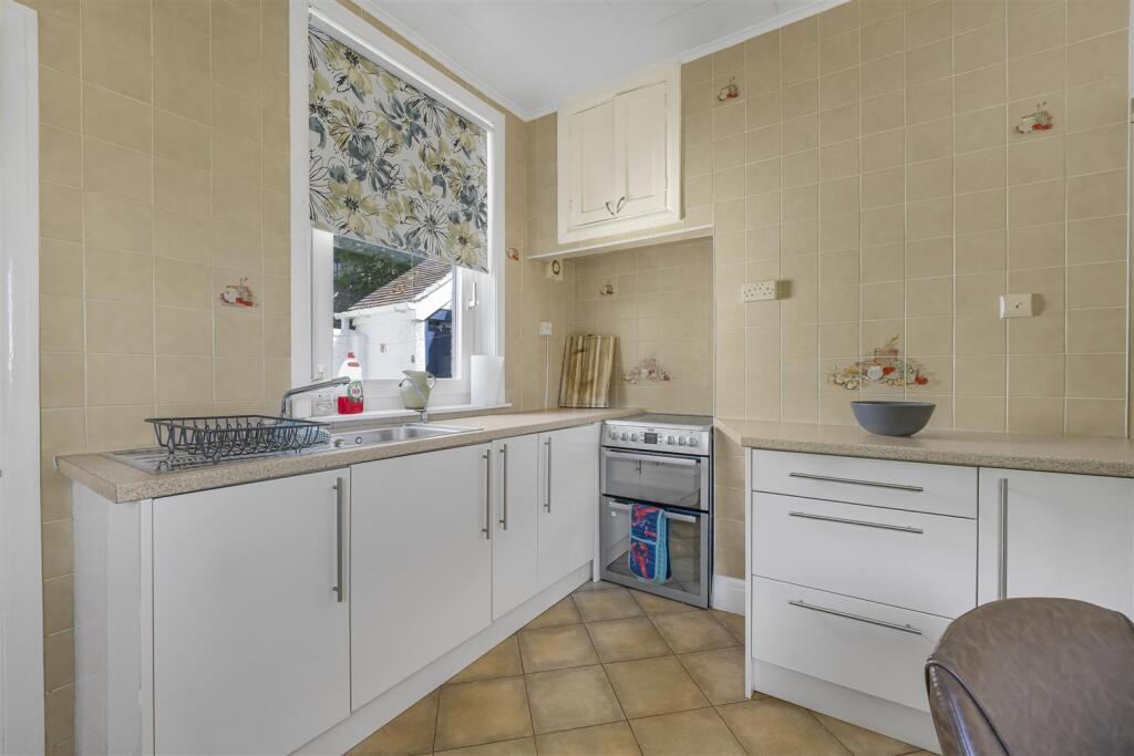 Ogmore-by-Sea Kitchen other angle